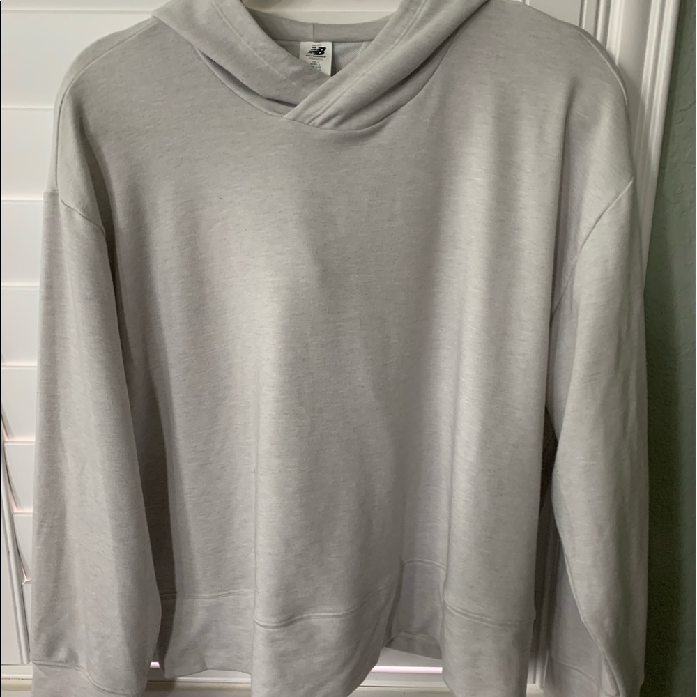 Women’s NB sweatshirt